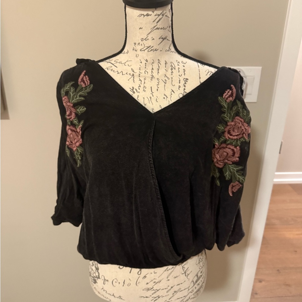 Vintage Havana Black Puff Sleeve Crop Blouse